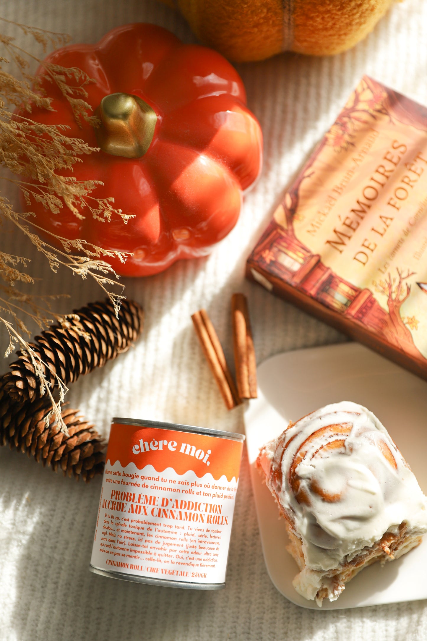 Problème d'addiction accrue aux cinnamon rolls | Bougie automne "cocooning" | Cinnamon roll