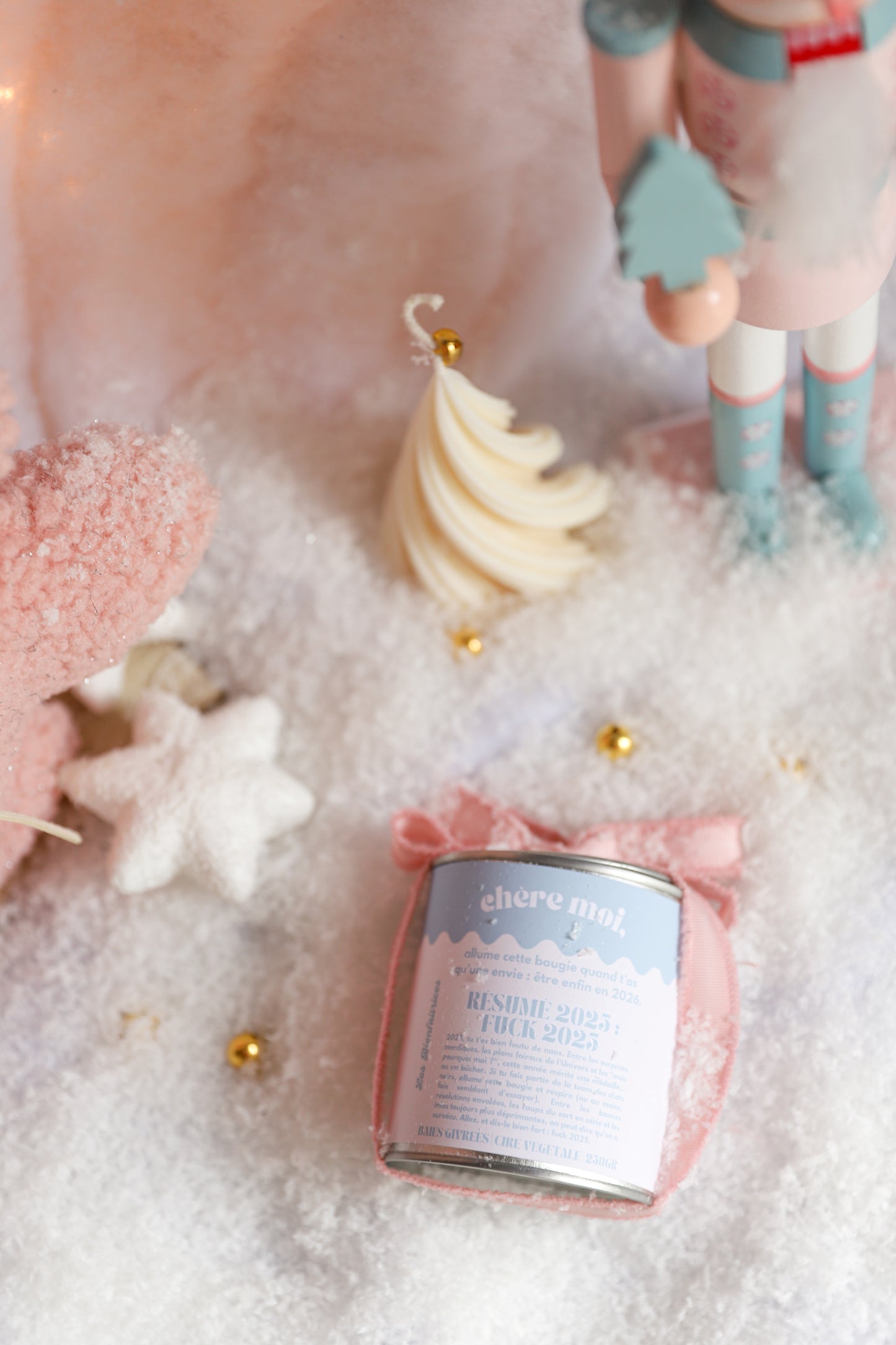 Bougie anti-poisse "Résumé 2025 : fuck 2025" | Bougie collection Noël | Baies givrées