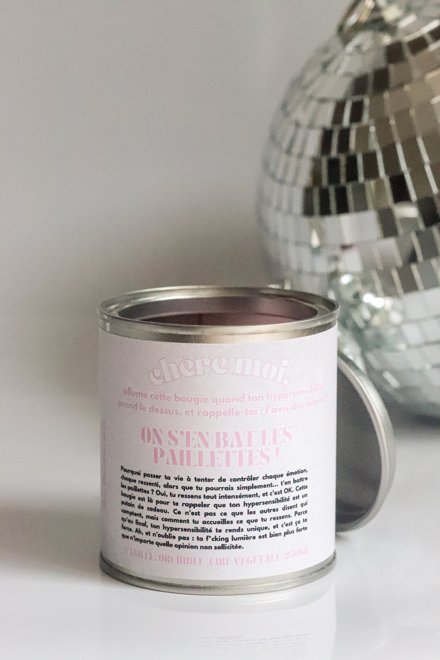 Bougie On s'en bat les paillettes ! | Bougie hypersensibilité | Vanille, Orchidée