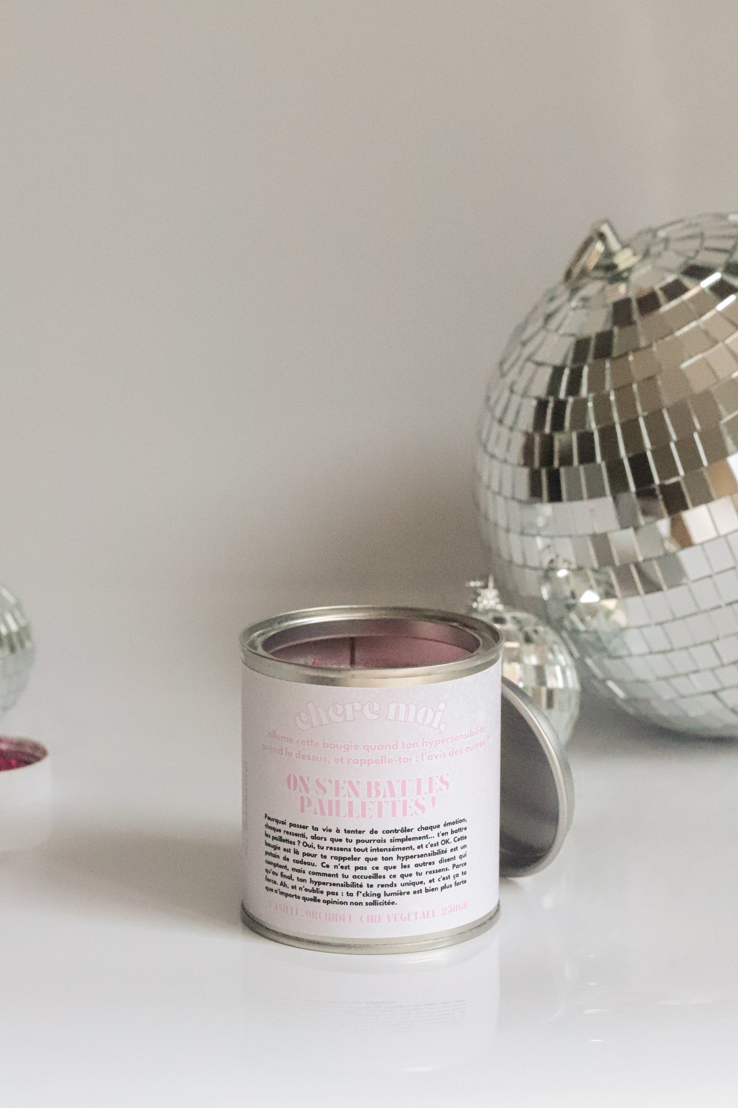 Bougie On s'en bat les paillettes ! | Bougie hypersensibilité | Vanille, Orchidée
